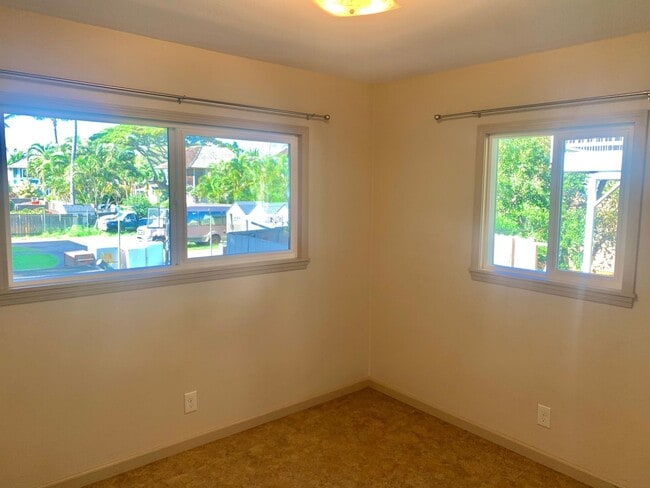 Building Photo - 3 Bedroom / 1 Bath House in Paia town! Walking distance from the beach!