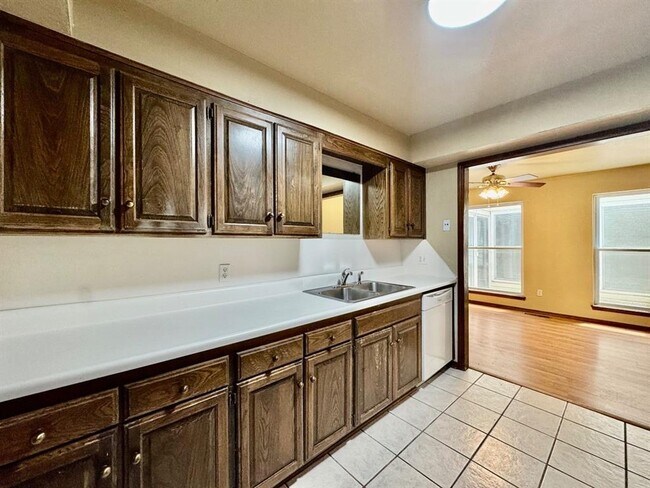 Building Photo - 415 Timberwind Rd
