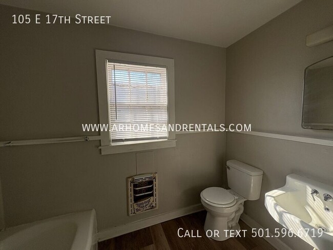 Building Photo - 105A E. 17th Street | 2 Bedrooms | 1 Bathroom