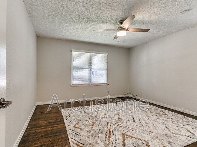 Building Photo - 1732 Carlisle Rd