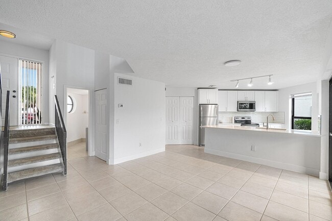Building Photo - 439 NW 36th Ave