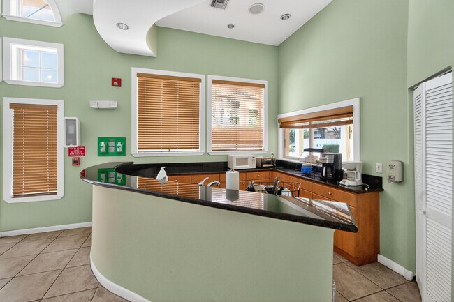 Building Photo - 4807 Via Palm Lakes Via