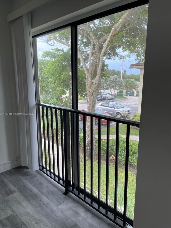 Building Photo - 11586 Royal Palm Blvd