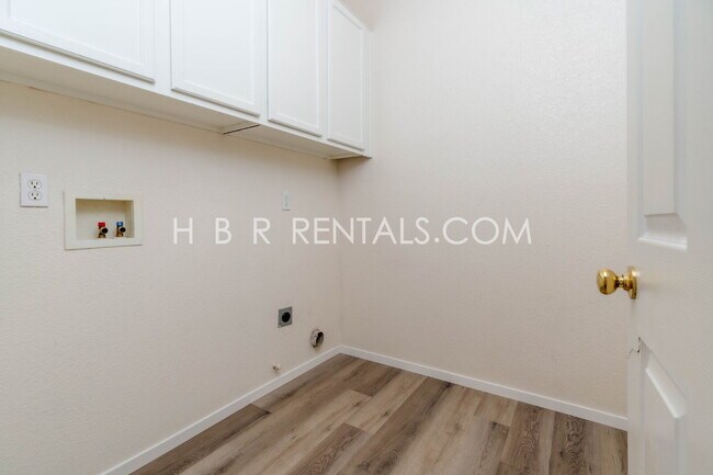 Building Photo - Charming 3-Bedroom Home with a Beautiful Pool in Lathrop! *POOL SERVICE INCLUDED*