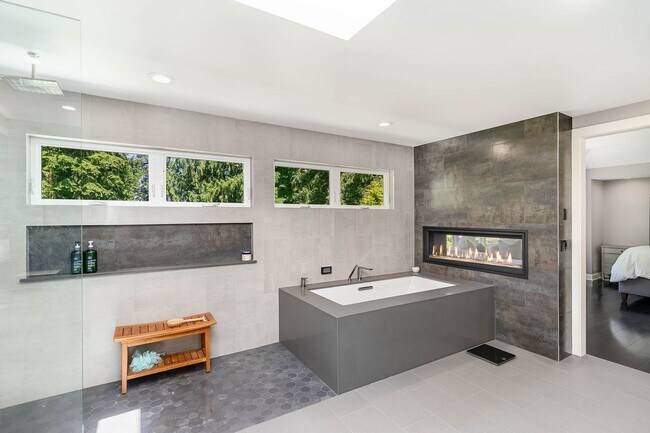Building Photo - 4Bd/3.5Ba Issaquah Home