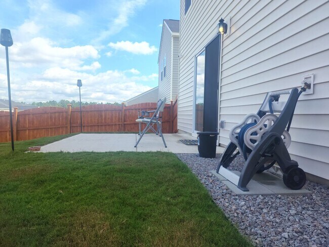 Building Photo - 405 Eclipse Ln