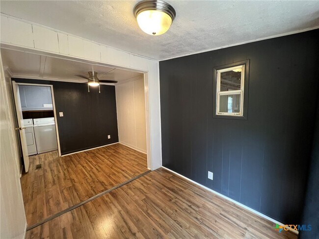 Building Photo - 144 Deer Ln