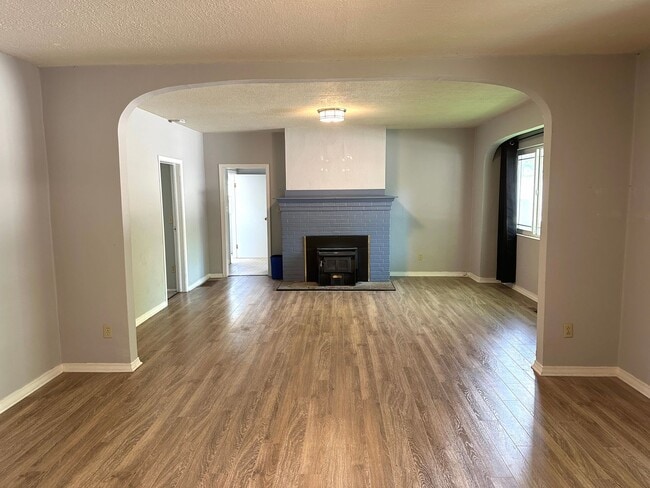 Building Photo - Two-Bedroom in North End