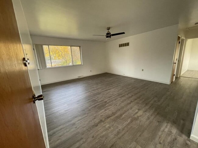 Building Photo - 1112 George St