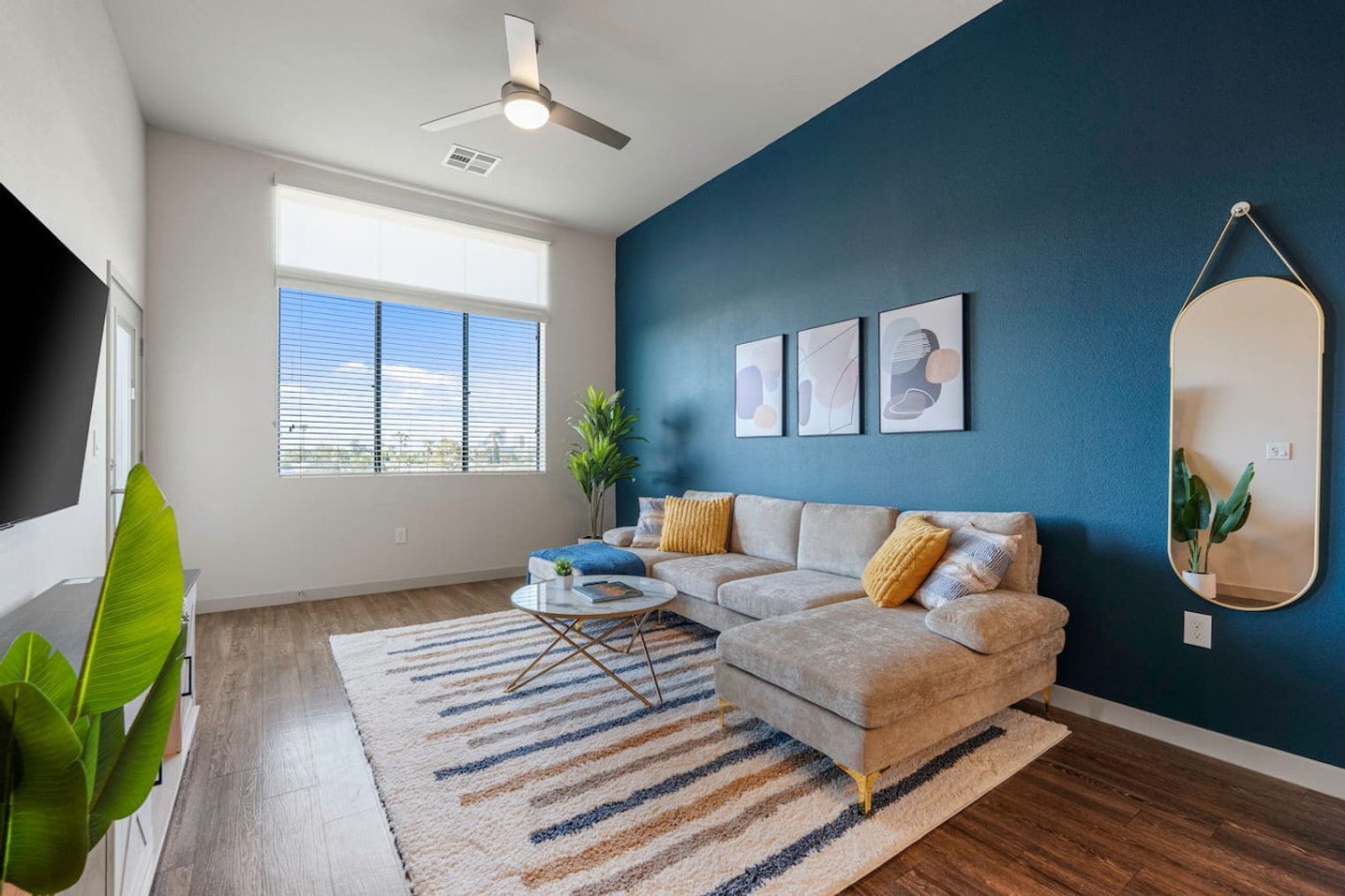 Building Photo - 711 W Broadway Rd