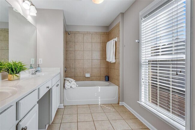 Building Photo - 268 Balaban Cir