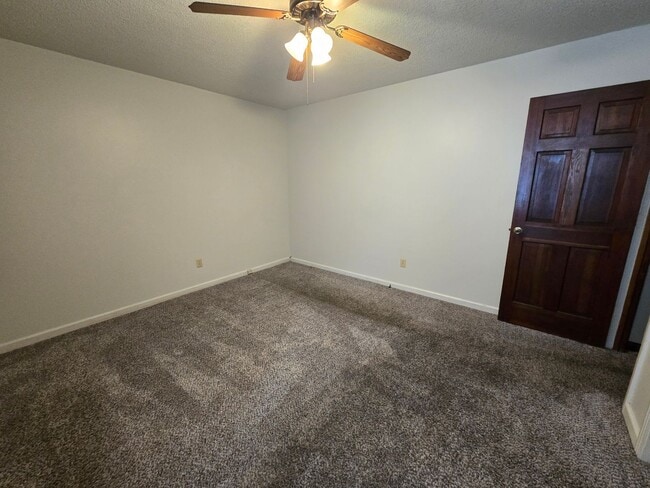 Building Photo - 3/2 One Level Home w/ Spacious, Level Lot!