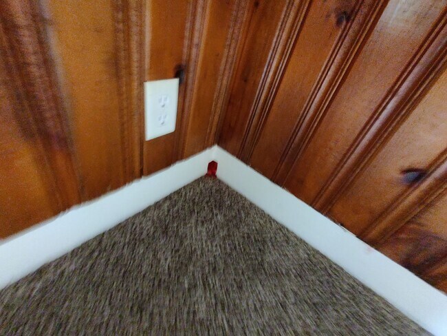 Building Photo - 402 E Walnut St