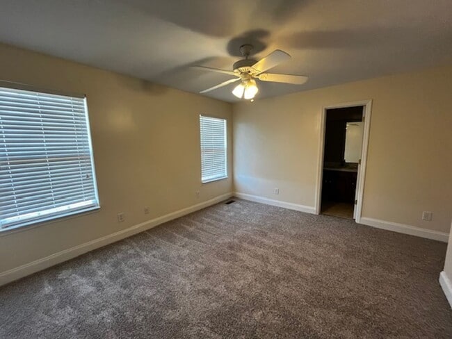 Building Photo - Move in Special: Half of first months rent: 2 Bedroom 2.5 bath townhome for rent