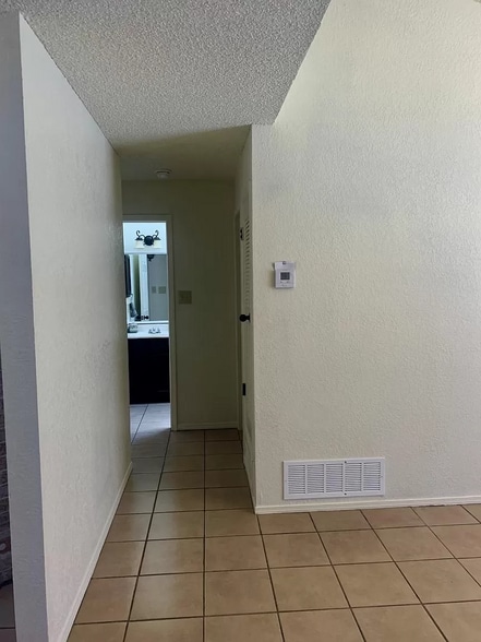Building Photo - 10673 Onyxstone St
