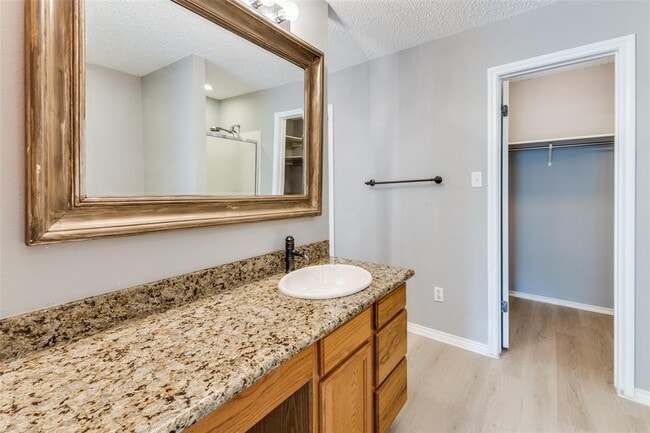 Building Photo - 2200 Milan Dr