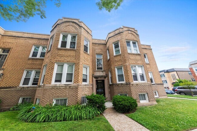 Primary Photo - 5701 N Washtenaw Ave