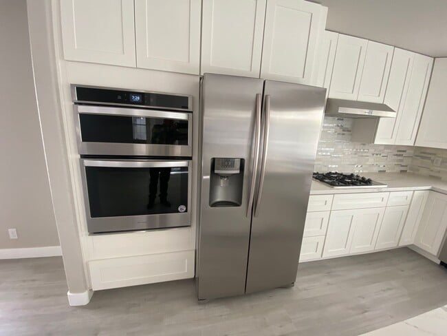 Building Photo - Stunning & REMODELED! 2-Story, 3Bedroom an...