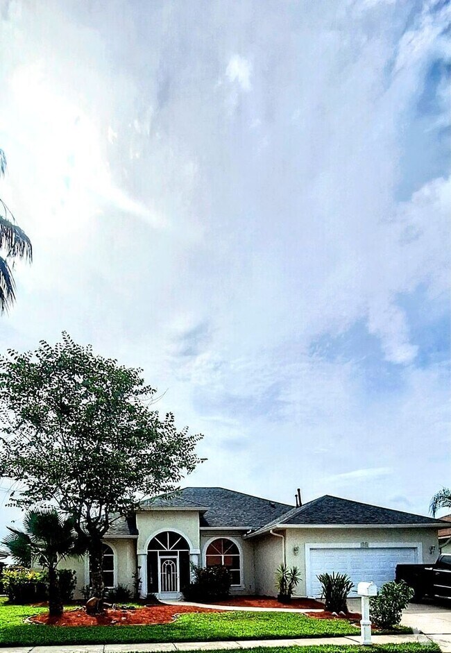 Building Photo - ENJOY LIFE IN THIS 4 BEDROOM UNIQUE LAKE V...