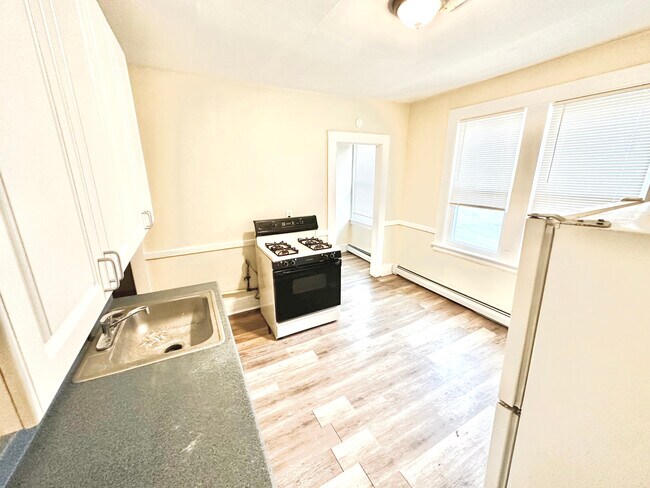 Building Photo - 1019 W Main St