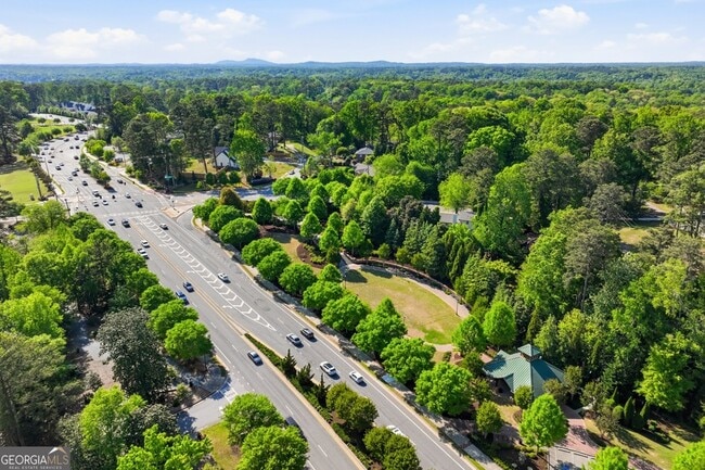 Building Photo - 6740 Castleton Dr NW