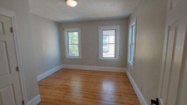 Building Photo - 9 Woodville Park