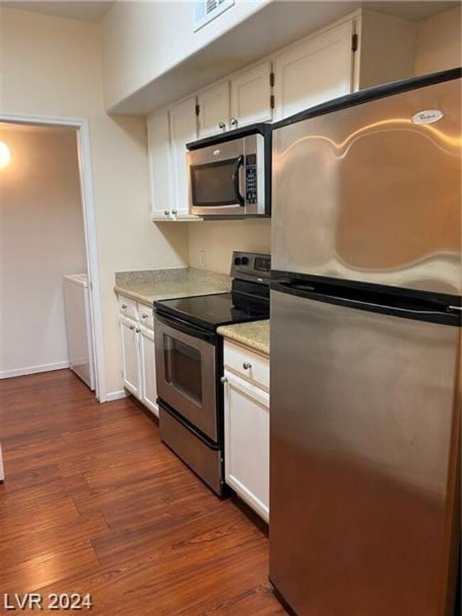 Building Photo - Very Nice & Clean Downstairs Unit In South...
