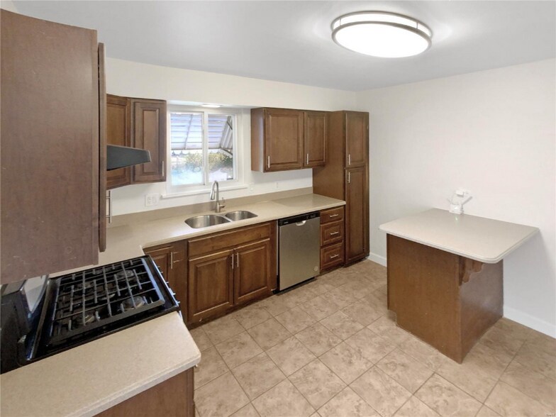 Building Photo - 6448 Clifton Hills Dr
