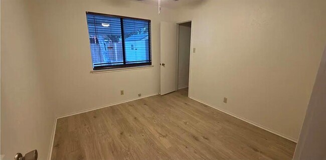 Building Photo - 1300 Tuffit Ln