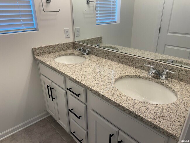 Building Photo - 5894 Butterfield Ct