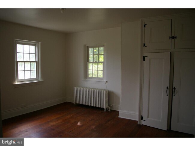 Building Photo - 1720 Newark Rd