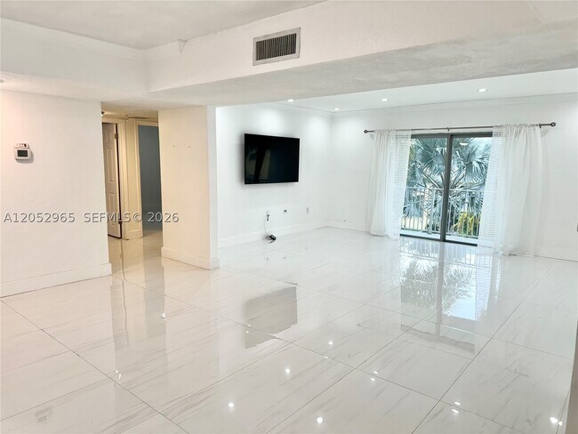 Building Photo - 7401 SW 82nd St