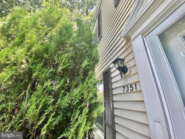 Building Photo - 7351 Crestleigh Cir