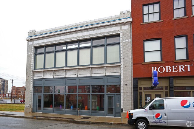 Building Photo - West Locust Lofts