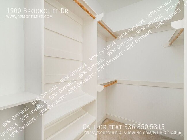 Building Photo - 1900 Brookcliff Dr