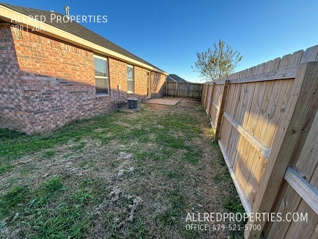 Building Photo - 305 E Asher Ct