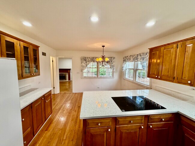 Building Photo - 26 Windsor Dr