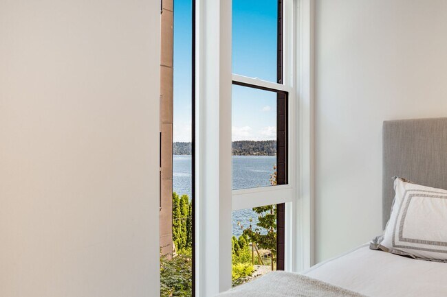 Building Photo - 7740 Seward Park Ave S