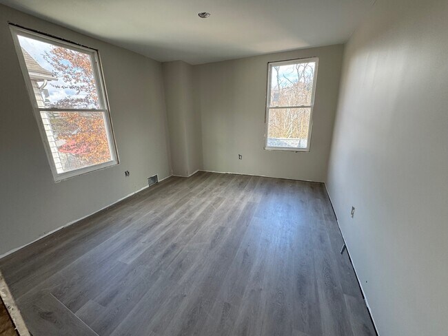 Building Photo - 433 Penn Ave