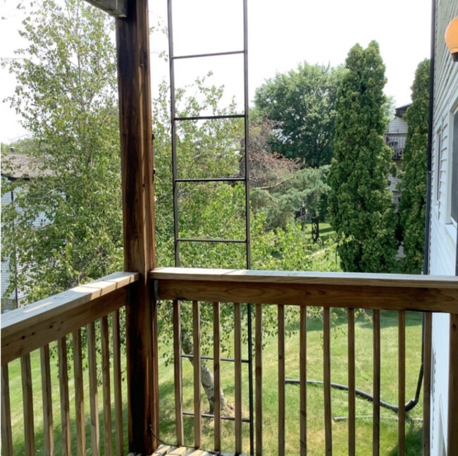 Building Photo - $1,150 | 2 Bedroom, 1 Bathroom Condo | Cat Friendly* | Available for August 1st 2025 Move In!