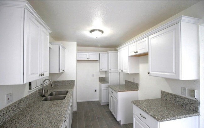 Building Photo - 1625 Sunrise Rd