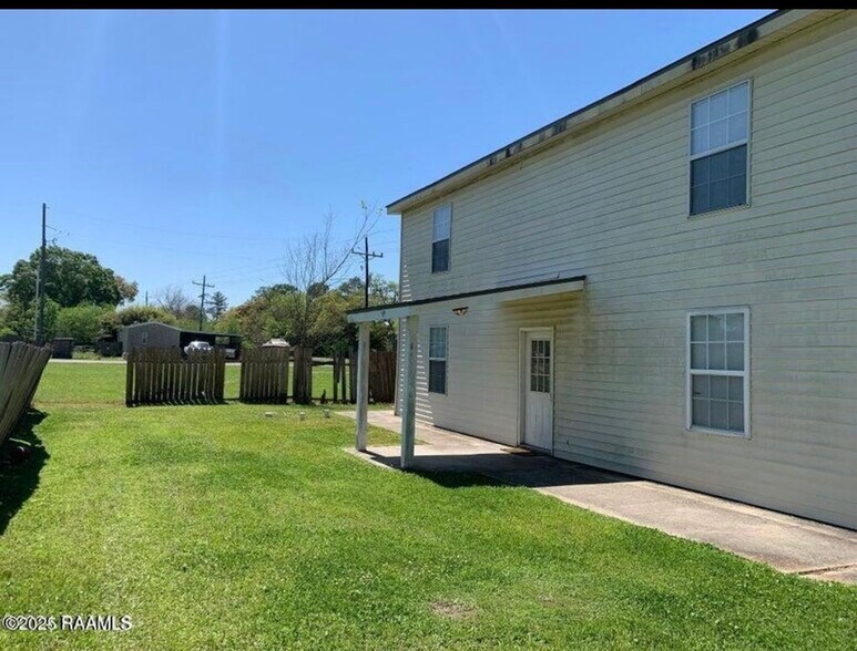 Building Photo - 1003 School St