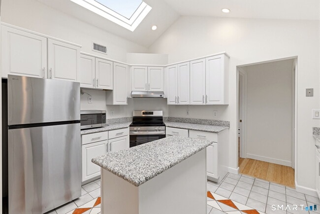 Building Photo - 100 Shorefront Park