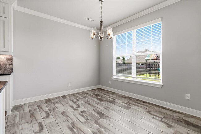 Building Photo - 931 E Skyline Lp