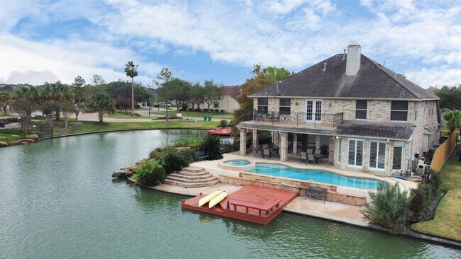 Building Photo - 12002 Newport Shore Dr