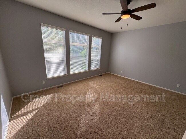 Building Photo - 222 Saxony Rd