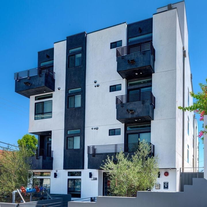 Building Photo - 338 N Mariposa Ave