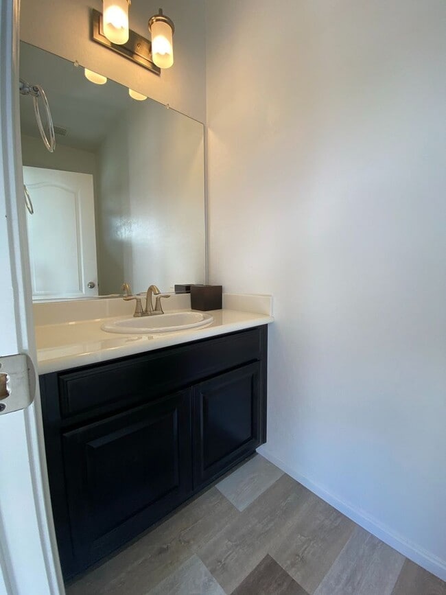 Building Photo - Gorgeous Home in Gated Community!