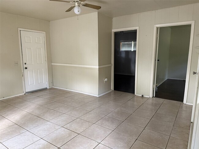 Building Photo - 5958 Skylane Dr