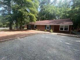 Building Photo - 112 W Poplar Ave